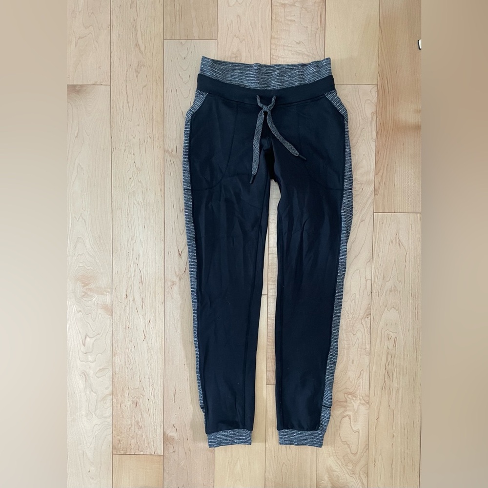 Lululemon Scuba Jogger Pants in Black with Gray Trim